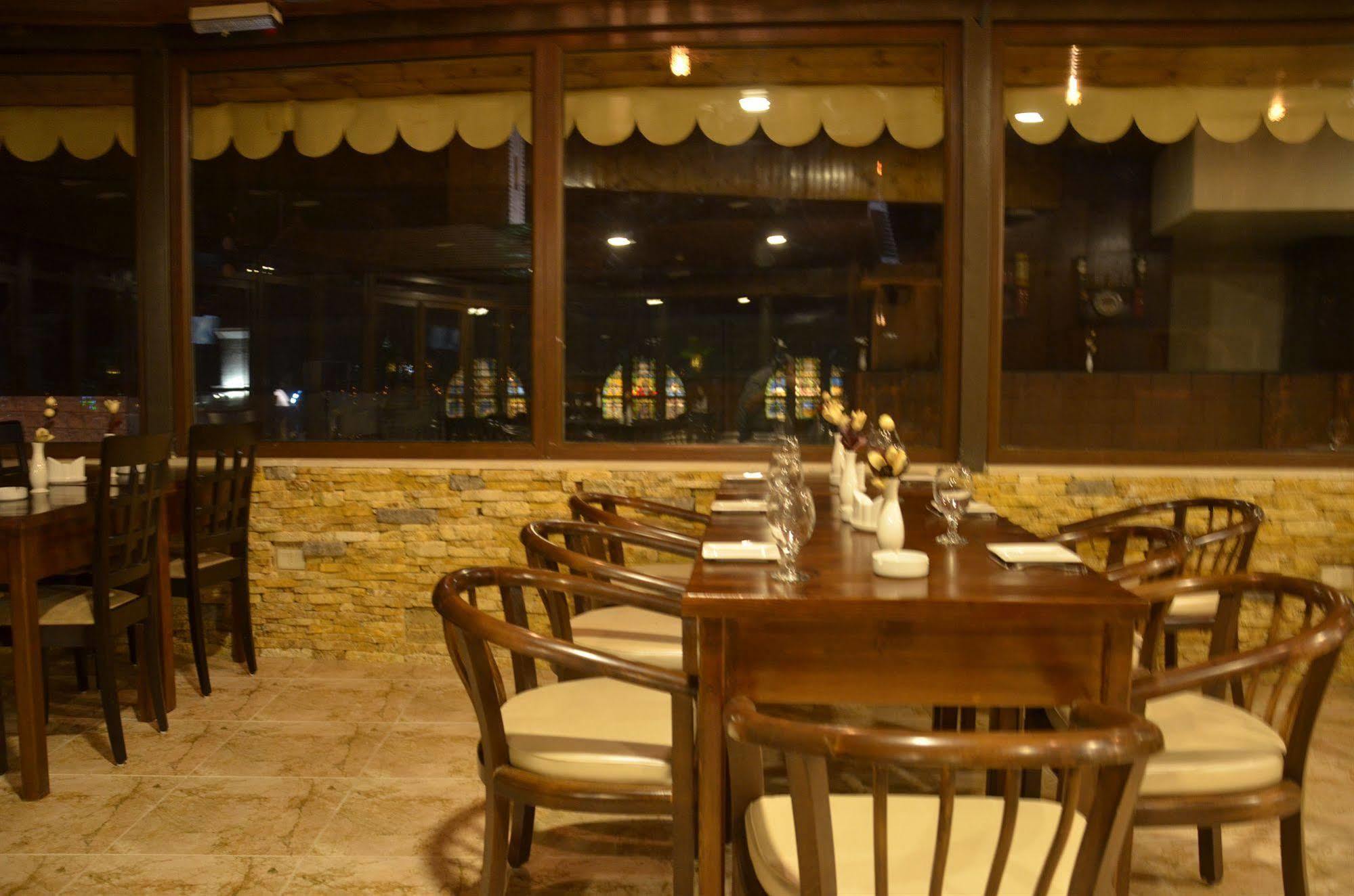 Saint John Hotel Madaba Extérieur photo